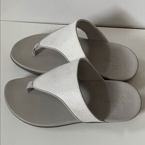 Cloudsteppers by Clarks Women's White/Light Gray Sandals